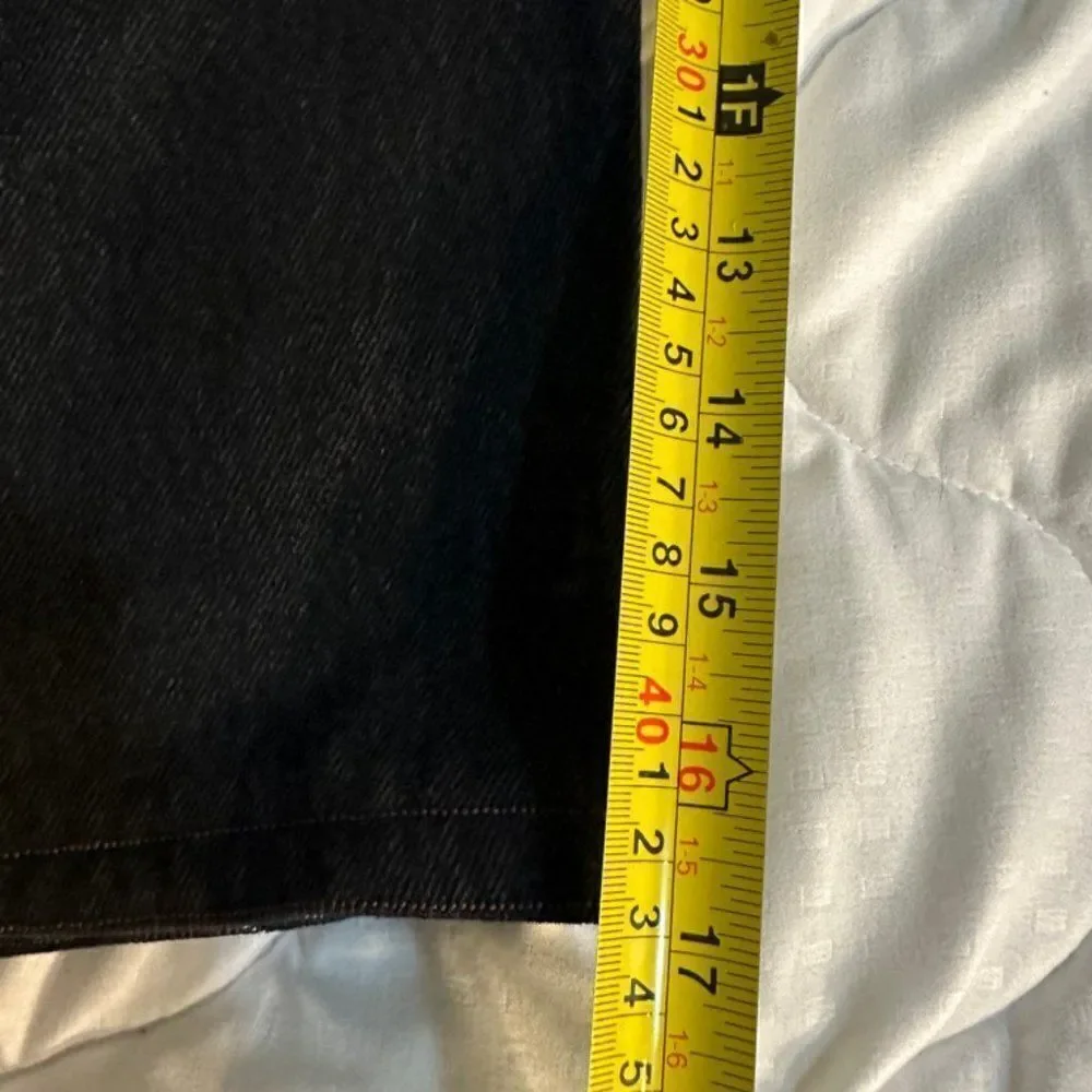 Levis black 501 Shorts for men Waist :38, Inseam 17 inches
